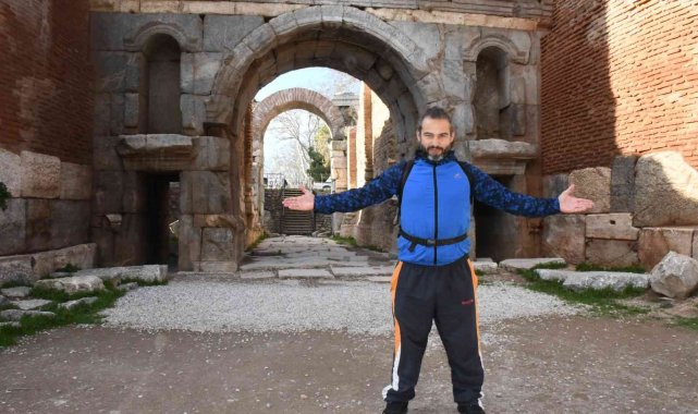 296 gündür yürüyen sanatçı İznik'te