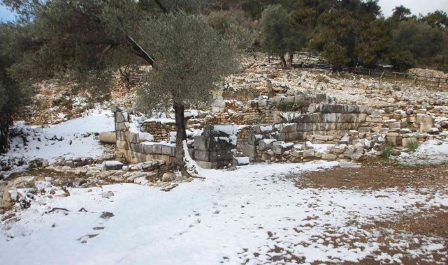 3 bin 500 yıllık kentte kar keyfi