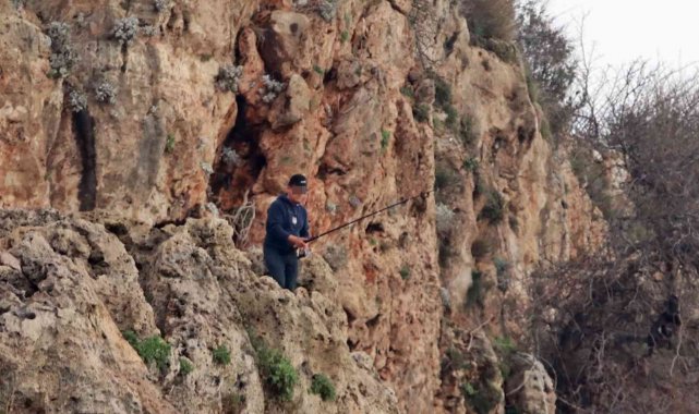 30 metrelik falezlerde ölümüne olta