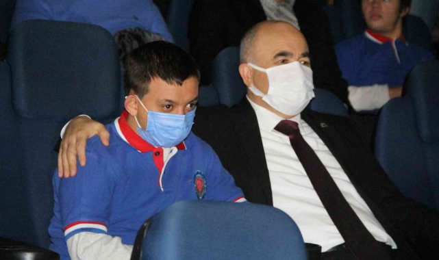 'Canım Dayım' filmi özel çocuklarla izlendi