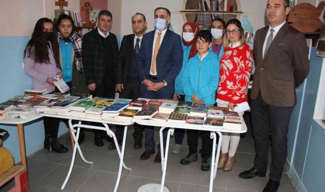 &#039;Gezici kütüphane&#039; çocukları kitapla buluşturuyor