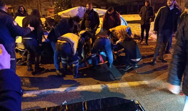 &#039;Kırmızı ışık&#039; ihlali kaza getirdi:1 ölü, 1 yaralı