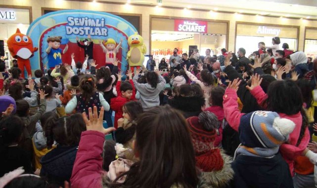 &#039;Sevimli Dostlar&#039; Ceylan Karavil Park AVM&#039;de minik hayranlarıyla buluştu