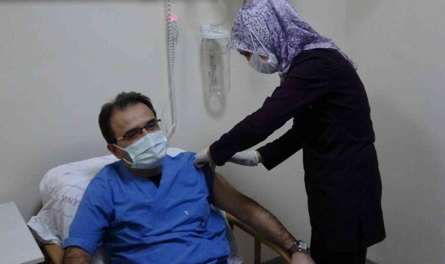 4. doz aşısını olan Vali Ayaz'dan vatandaşlara çağrı: