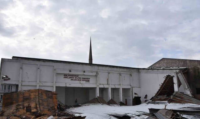 40 yıllık okul için yıkım işlemi başladı
