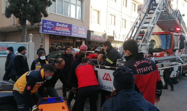 5 katlı binanın çatısından düştü