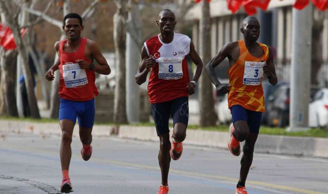 5 Ocak Adana Kurtuluş Yarı Maratonu tamamlandı