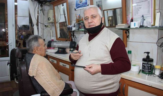 52 yıldır makası elinden düşürmedi