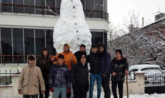 6 metrelik kardan adam