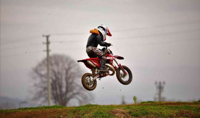 6 yaşında iki kez Türkiye şampiyonu oldu, gözünü Avrupa ve dünya şampiyonluklarına dikti