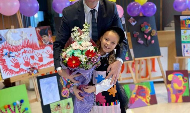 6 yaşında ilk resim sergisini açtı