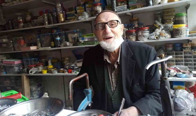 84 yaşında ekmeğinin peşinde