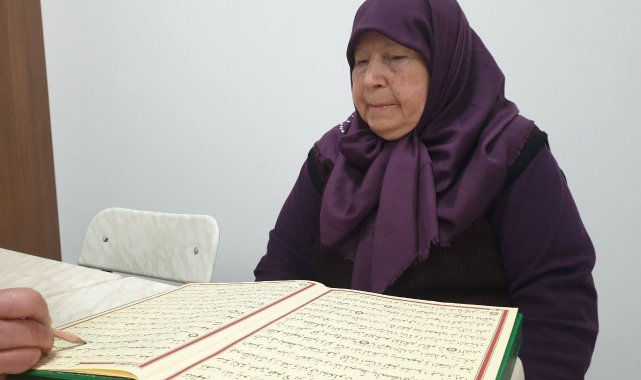 85 yaşında Kur'an-ı Kerim okumayı öğrendi
