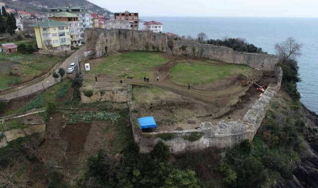 900 yıllık tarihi kalede kafatası olmayan iskelet bulundu