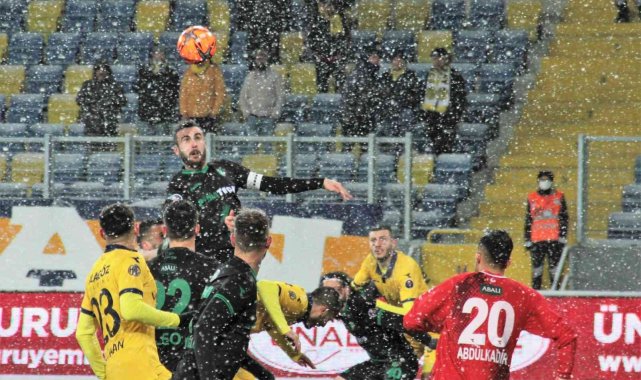 A. Denizlispor: "Hakem hatalarının bedelini ödemek zorunda değiliz ve ödemeyeceğiz"