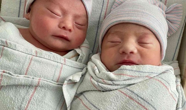 ABD'de ikiz kardeşler, 15 dakika arayla farklı yıllarda doğdu