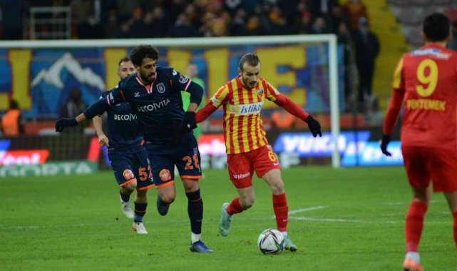 Abdulkadir Parmak ilk maçına çıktı