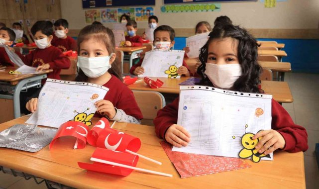 Adana'da 460 bin 71 öğrenci karne heyecanı yaşadı