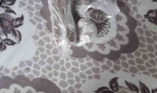 Adana'da evinde 1 kilo 304 gram eroin çıkan zanlı tutuklandı