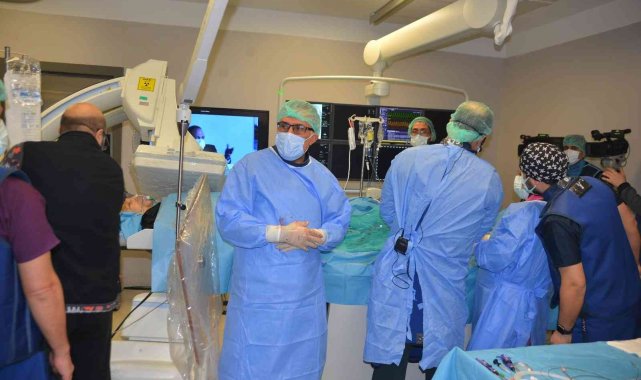 Adana'da kasıktan kalp kapak değişimi