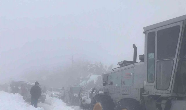 Adana'nın kuzey ilçelerinde karla mücadele