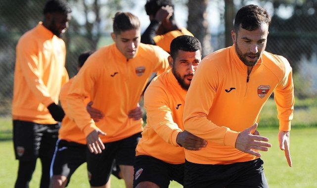Adanaspor'da 3 futbolcunun koronavirüs testi pozitif çıktı