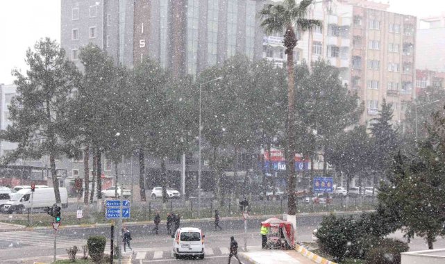 Adıyaman&#039;a mevsimin ilk karı yağdı