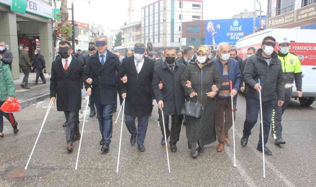 Adıyaman'da, kapalı gözlerle beyaz baston farkındalığı oluşturuldu
