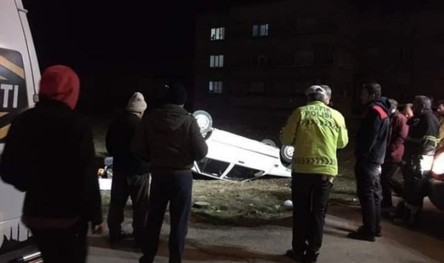 Adıyaman'da, otomobil takla attı: 2 yaralı