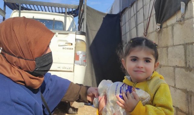 Afrin şehidinin maaşının bir kısmını bağışladığı dernekten İdlib&#039;e yardım