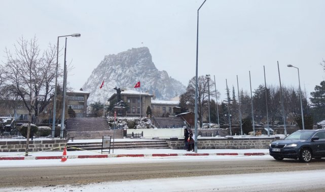 Afyonkarahisar beyaz örtüyle kaplandı