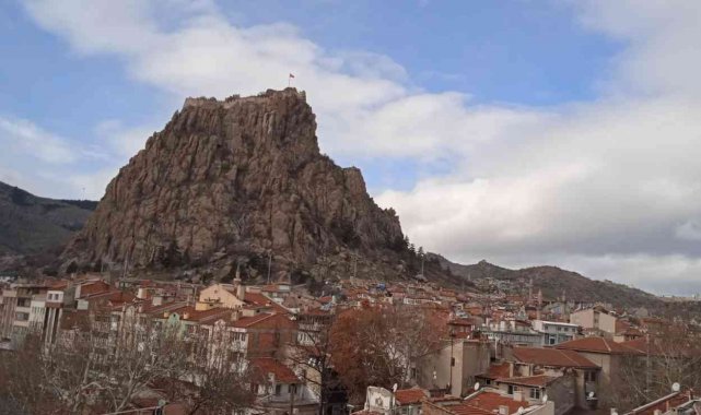 Afyonkarahisar yeni haftaya soğuk havayla başladı