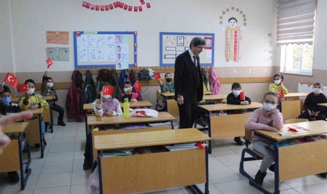 Afyonkarahisar'da 145 bin öğrenci karne sevinci yaşadı