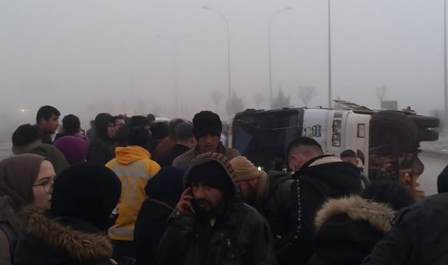 Afyonkarahisar&#039;da midibüs devrildi: 9 yaralı