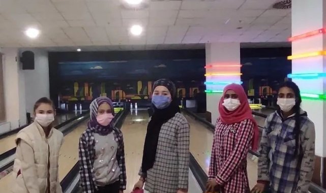 Afyonkarahisar'da ortaokul öğrencileri bowlingde buluştu