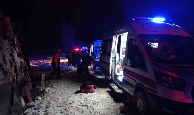 Afyonkarahisar&#039;da yolcu otobüsü devrildi, 6 kişi yaralandı