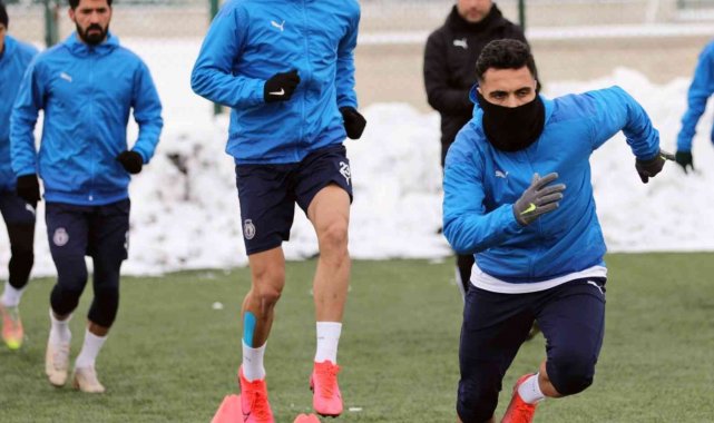 Afyonspor olumsuz hava şartlarına rağmen hazırlıklarını sürdürüyor