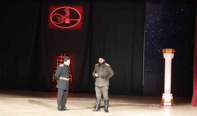 Ağrı'da "Kumandan" oyunu tiyatroseverlerle buluştu