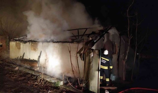 Ahır yangını: 1 yaralı, 5 hayvan telef oldu