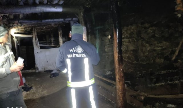 Ahırda çıkan yangında 32 hayvan telef oldu