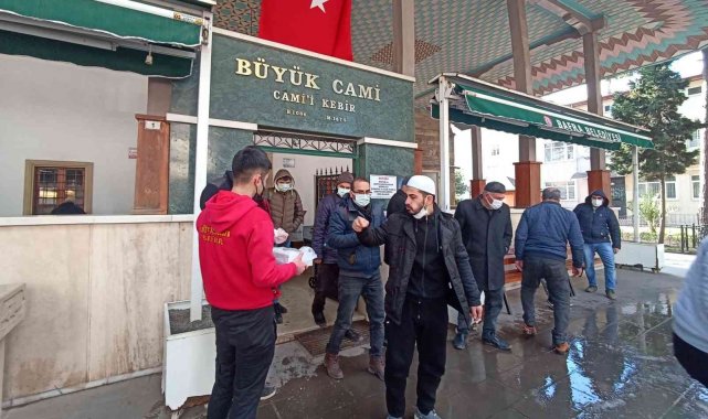 Ahmet Çalık için lokum ve çikolata dağıtıldı