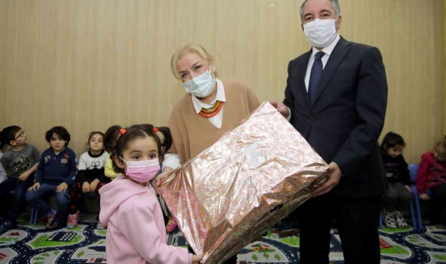 AİÇÜ Rektörü Prof. Dr. Karabulut, anaokulu öğrencileriyle bir araya geldi