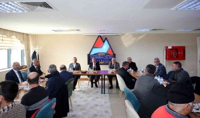 AİÇÜ Rektörü Prof. Dr. Karabulut karla mücadele eden personel ile bir araya geldi