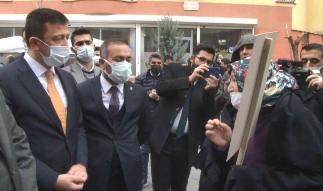 AK Parti Genel Başkan Yardımcısı Dağ evlat nöbetindeki aileleri ziyaret etti