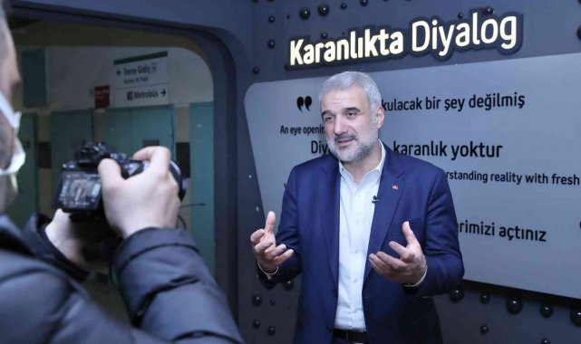 AK Parti İstanbul İl Başkanı Kabaktepe, Karanlıkta Diyalog Müzesi&#039;ni ziyaret etti