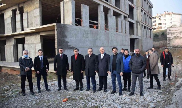 AK Parti teşkilatı sağlık yatırımlarını inceledi