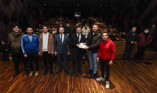 AK Parti Yalova İl Gençlik Kolları üyeleri, 'İyi Ki Varsın Eren' filmini izledi