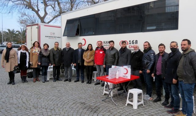 AK Partililer kan bağışladı