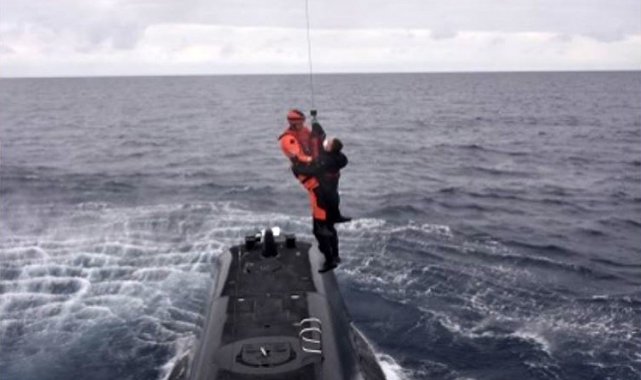 Akdeniz Kalkanı'nda görevli denizaltı personeli annesinin cenazesine helikopterle yetişti