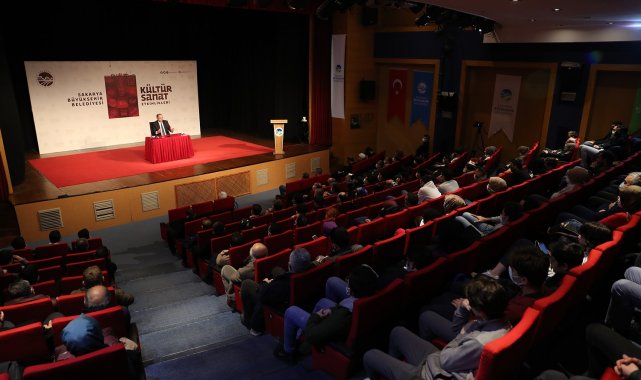 AKM'de yakın tarih konuşuldu